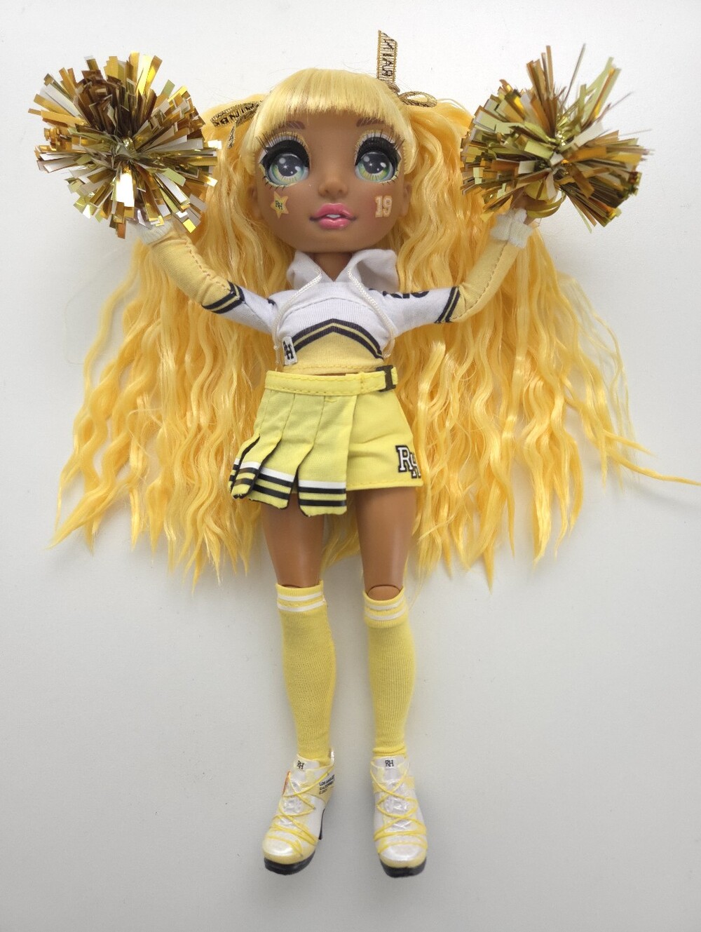 Rainbow High Cheer Sunny Madison Fashion Doll